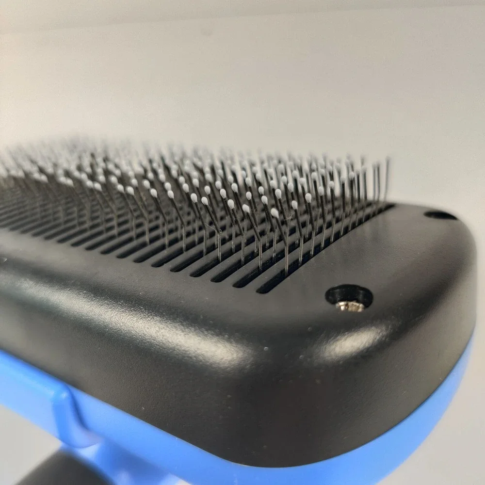 Swihauk Retractable Pet‎ Grooming Brush - Blue and Black (2c2)
